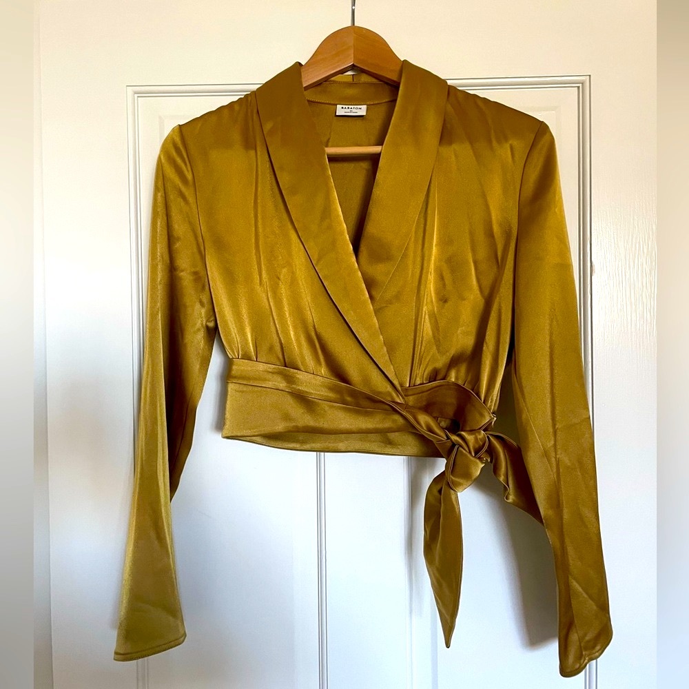 NWOT Aritzia Babaton Davis Blouse - gold/yellow- XS